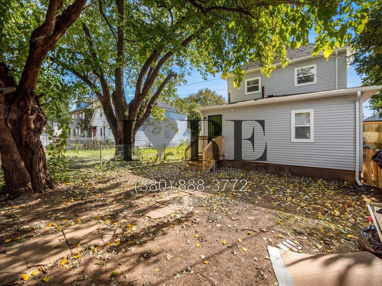 878 Sullivant Ave - Photo 4 of 9