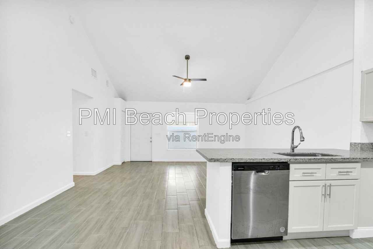 13978 Folkestone Cir - Photo 3 of 13
