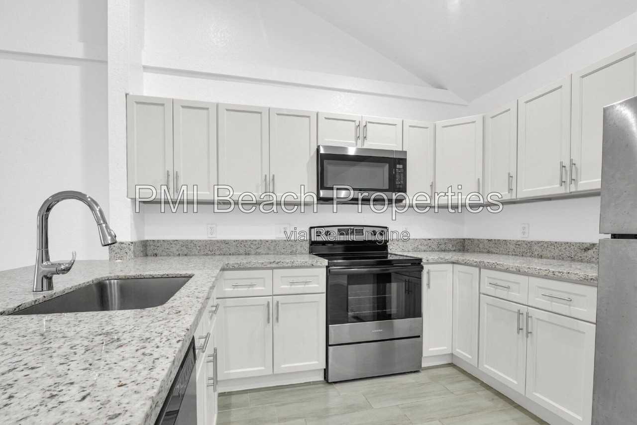 13978 Folkestone Cir - Photo 4 of 13