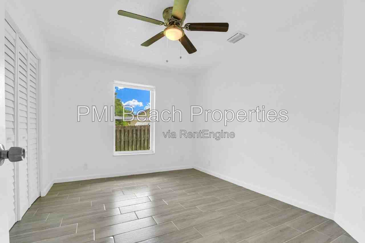 13978 Folkestone Cir - Photo 7 of 13