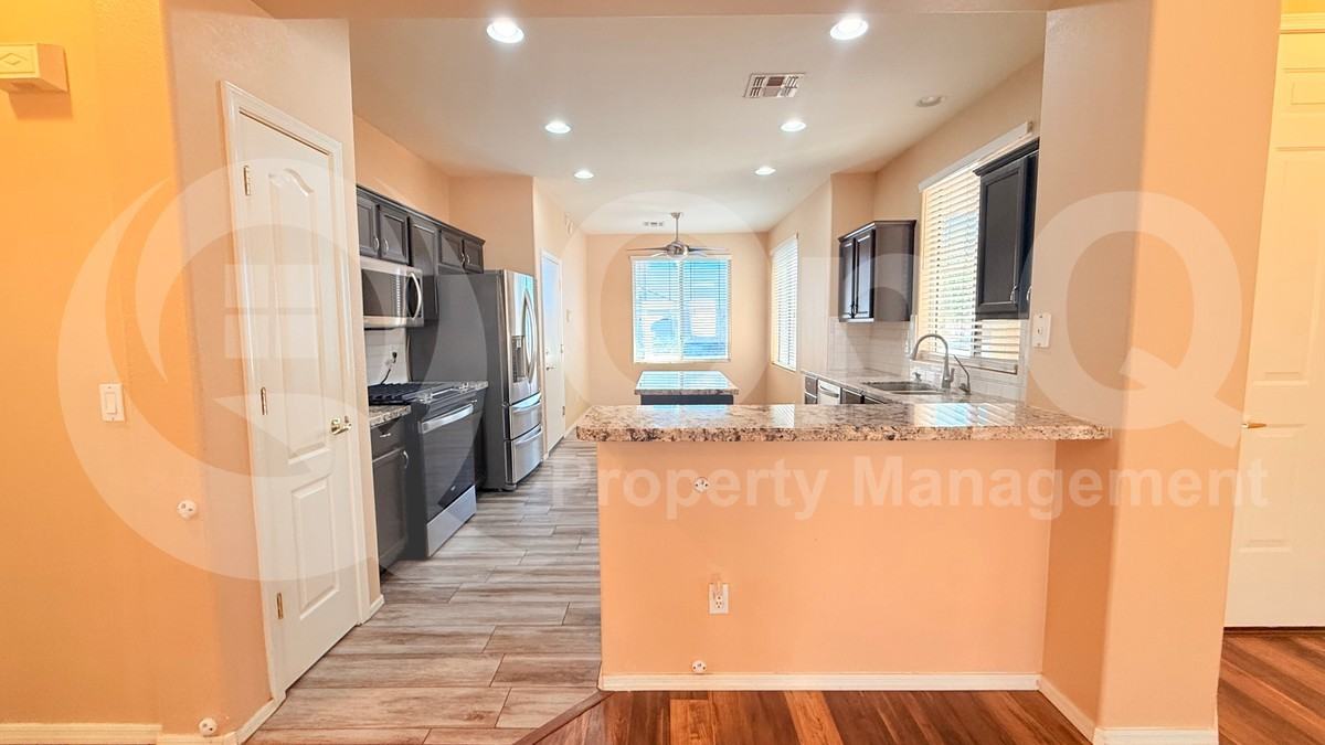 7062 W Pontiac Dr - Photo 3 of 24