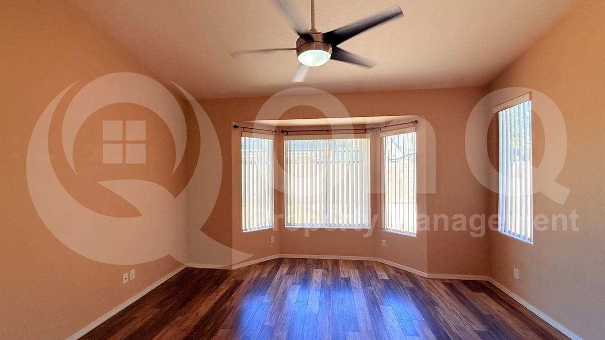 7062 W Pontiac Dr - Photo 4 of 24