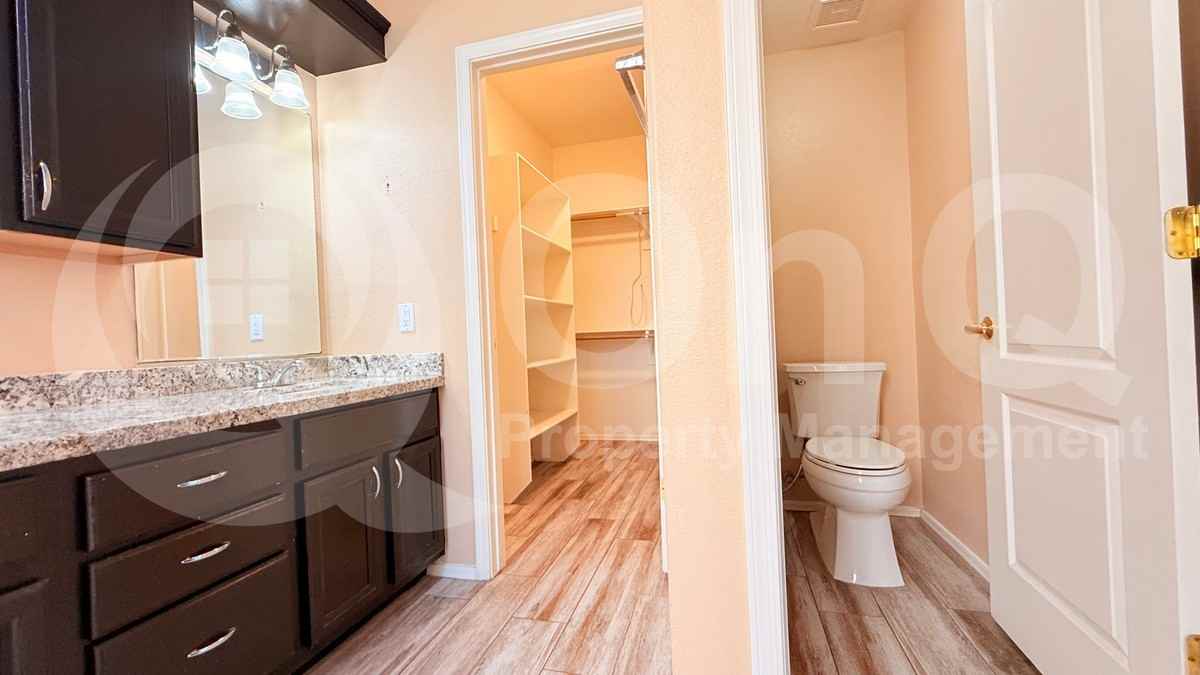 7062 W Pontiac Dr - Photo 7 of 24
