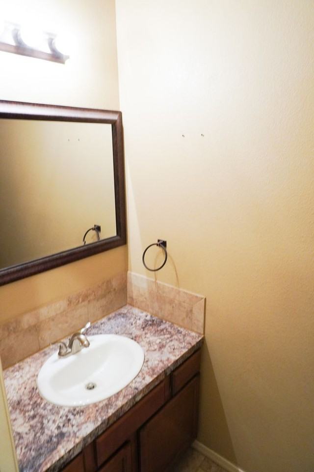 1568 S Goebel St - Photo 4 of 15
