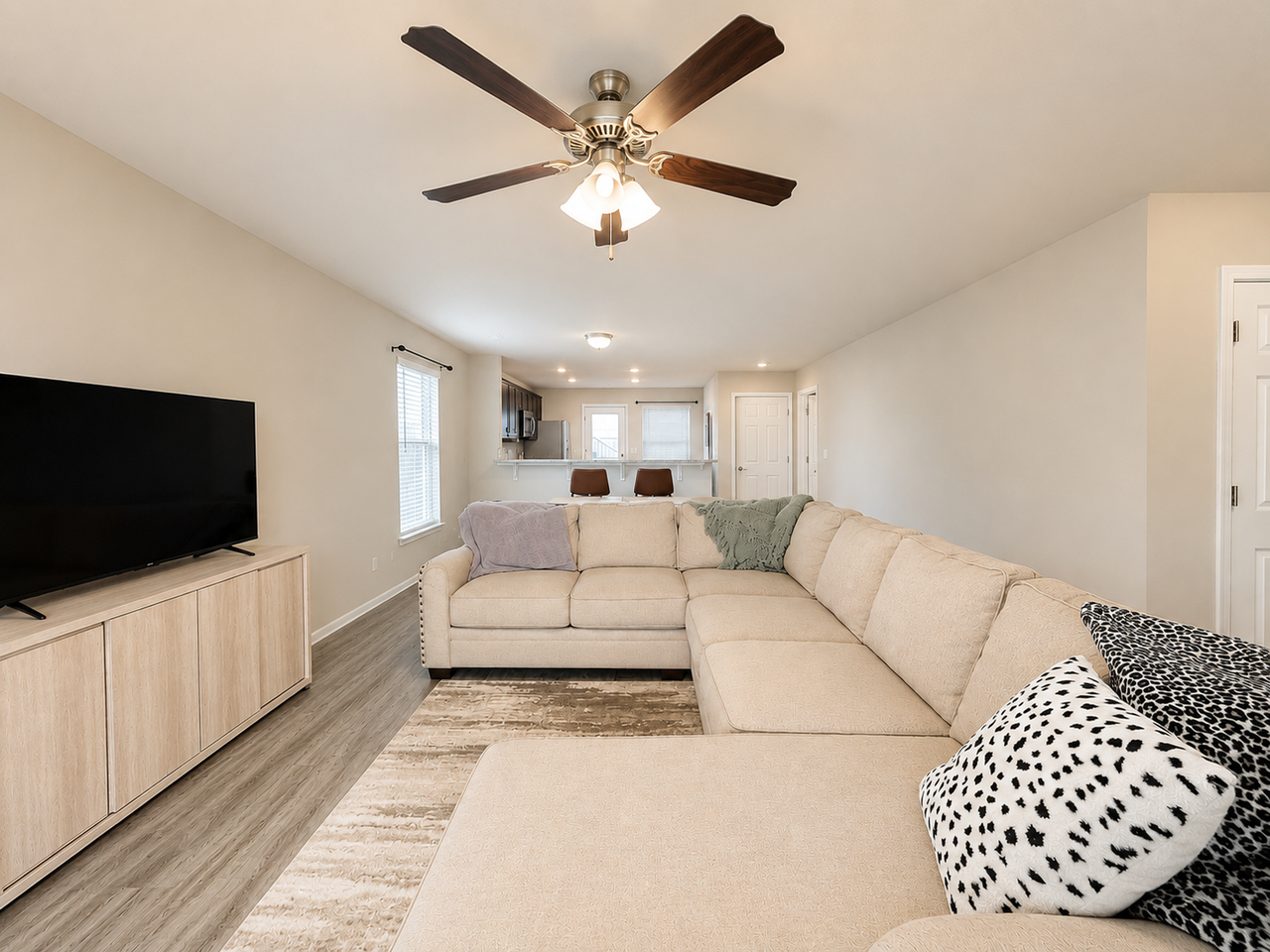 1324 S Morningside Dr - Photo 3 of 26