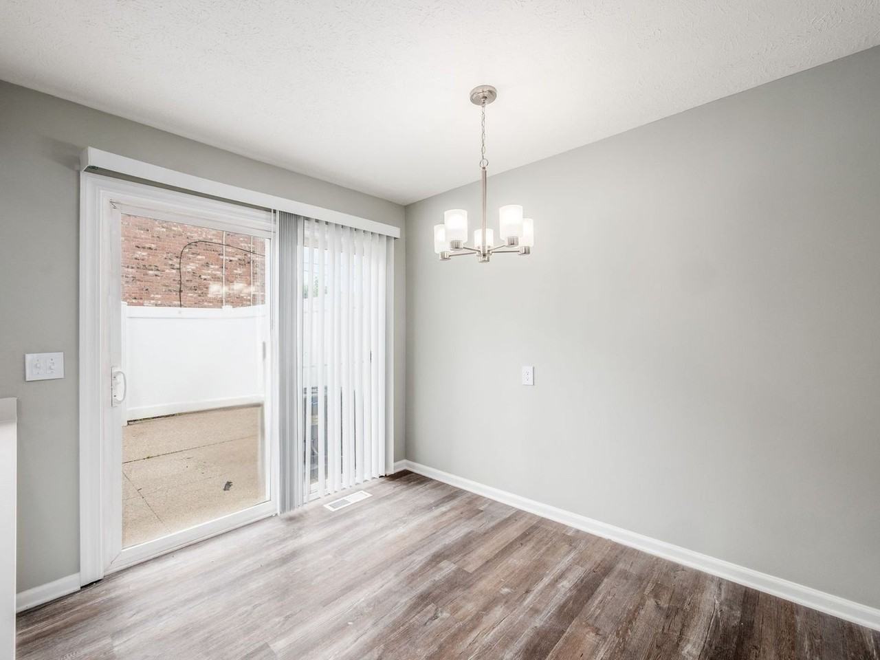1054 Westborough Drive West - Photo 6 of 31