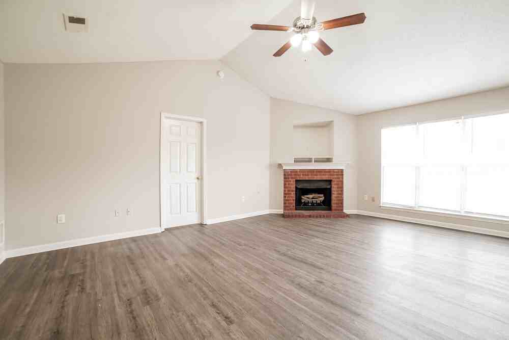 1656 Mary Payton Dr - Photo 3 of 16