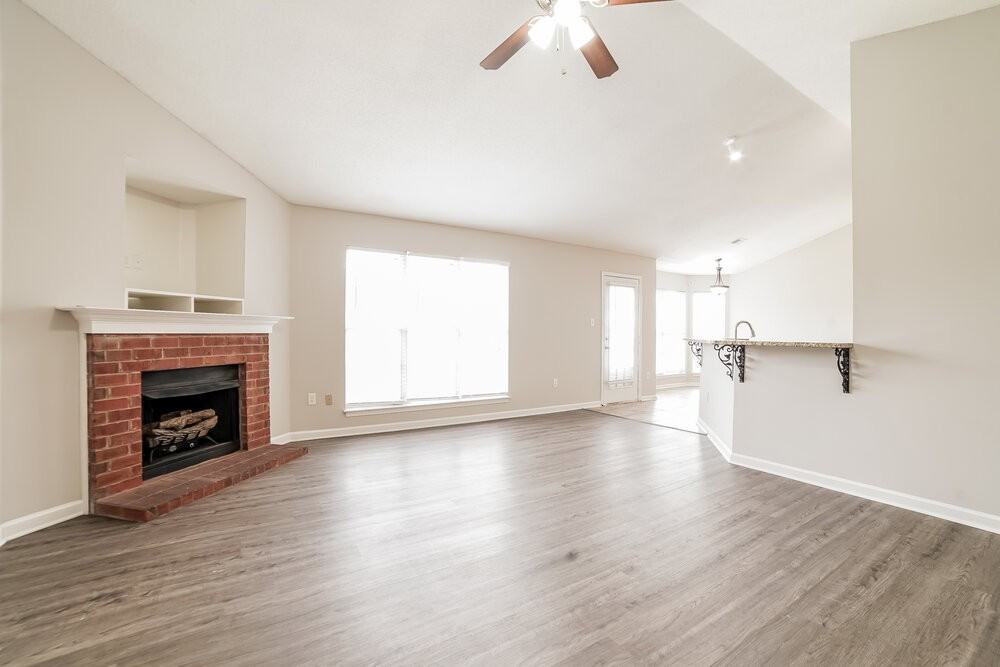 1656 Mary Payton Dr - Photo 4 of 16