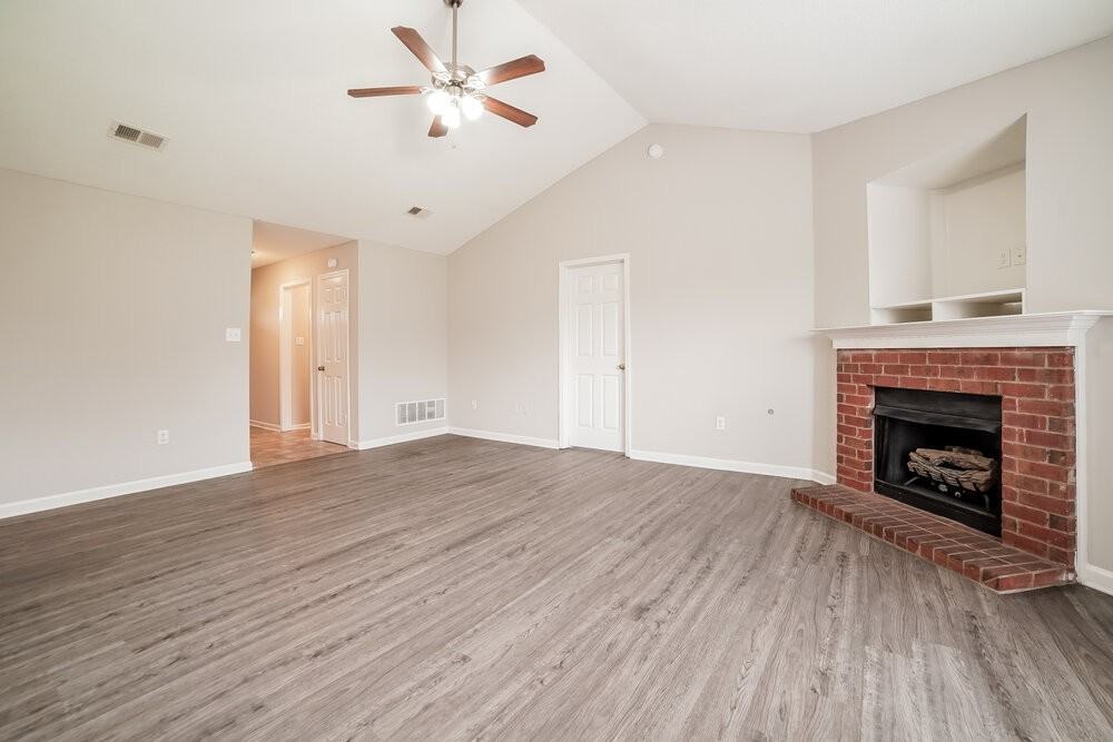 1656 Mary Payton Dr - Photo 5 of 16