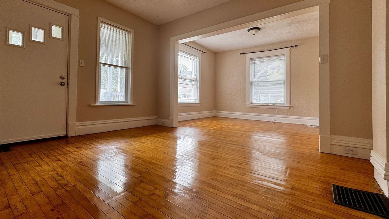 2550 Crozier Ave - Photo 3 of 18