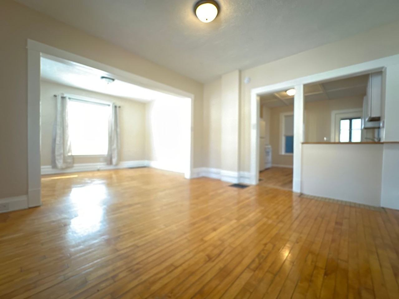 2550 Crozier Ave - Photo 5 of 18