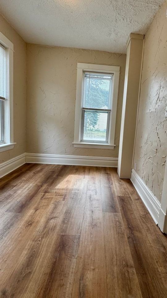 2550 Crozier Ave - Photo 6 of 18