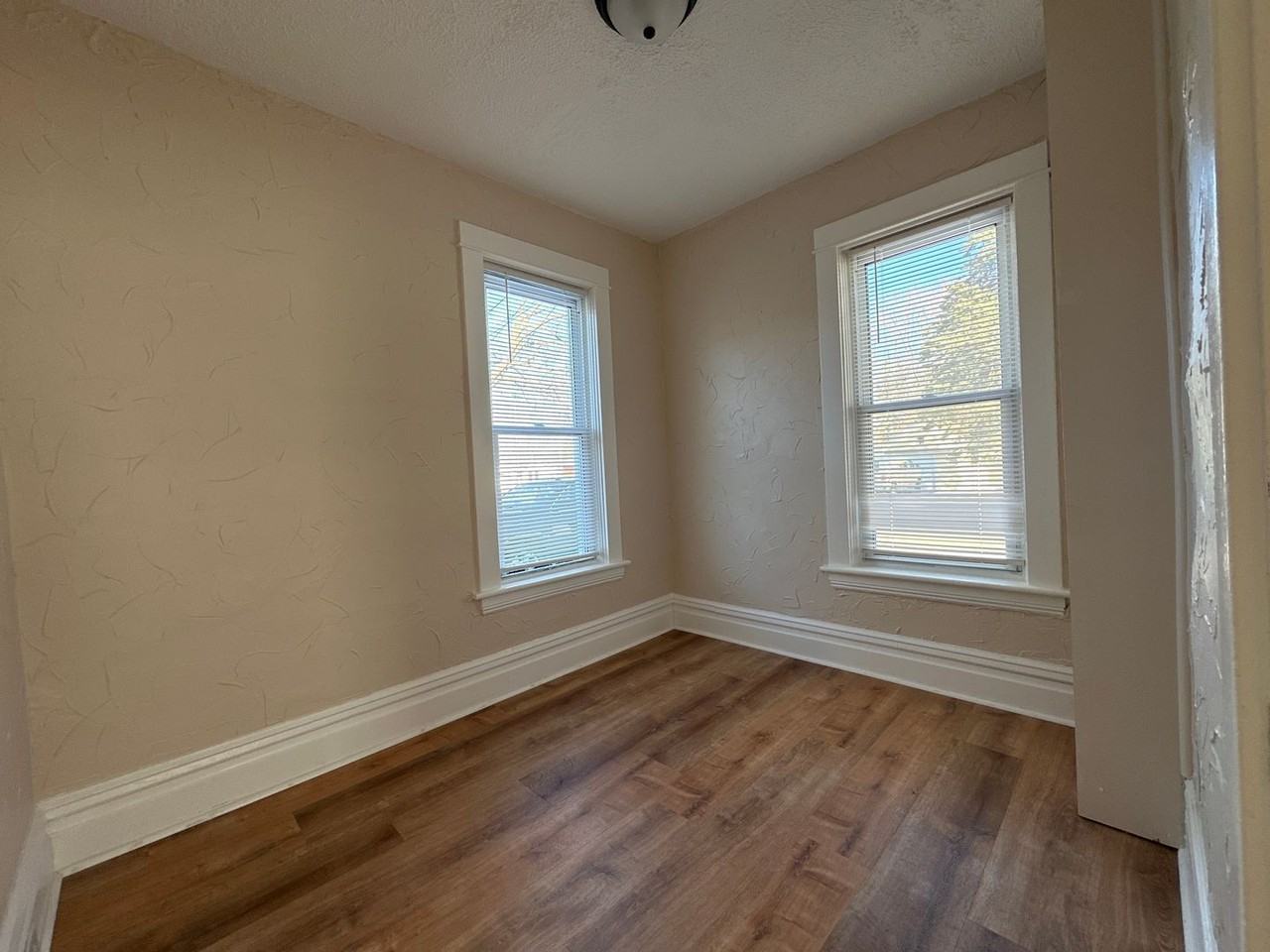 2550 Crozier Ave - Photo 7 of 18