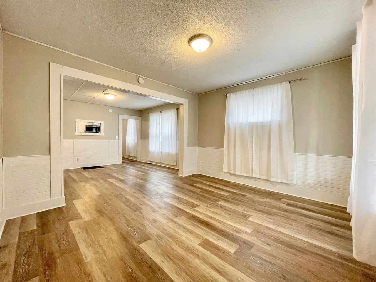 836 W Grand Ave #836 - Photo 3 of 14