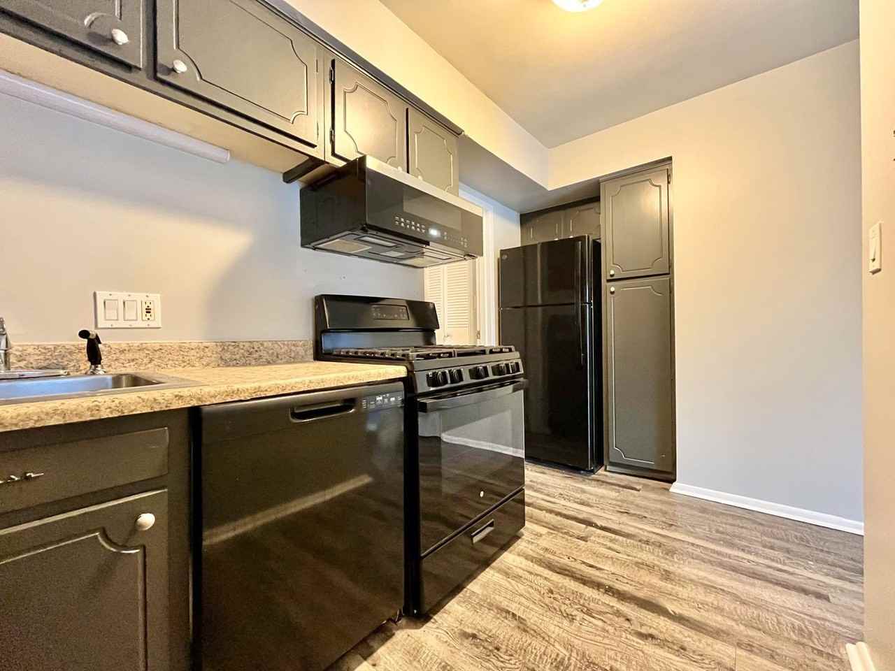 508 Woodridge St Ne #19 - Photo 6 of 11