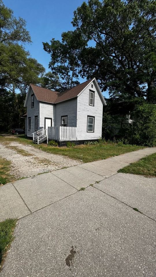 871 Wood St - Photo 2 of 20