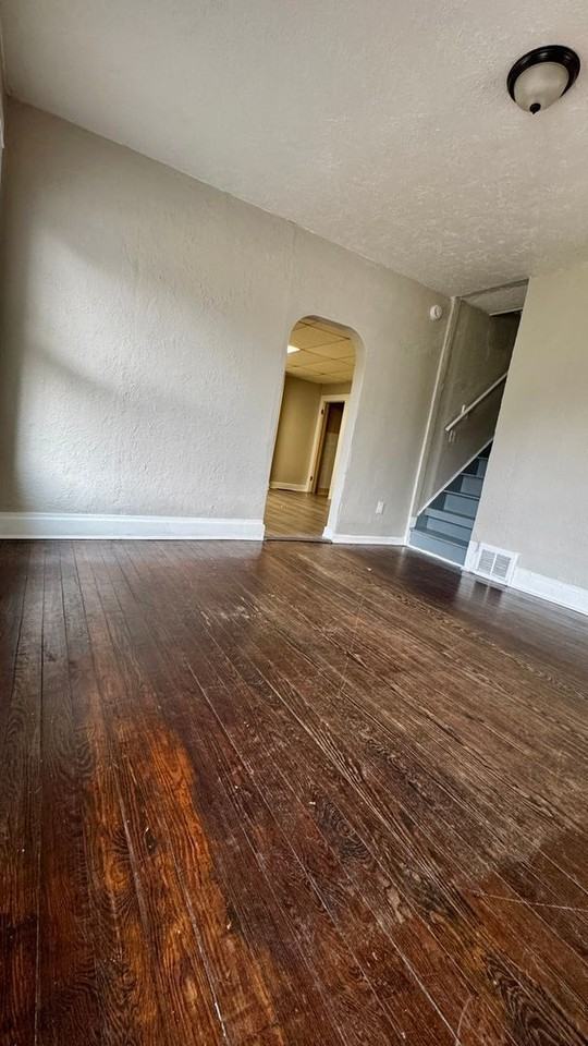 871 Wood St - Photo 3 of 20