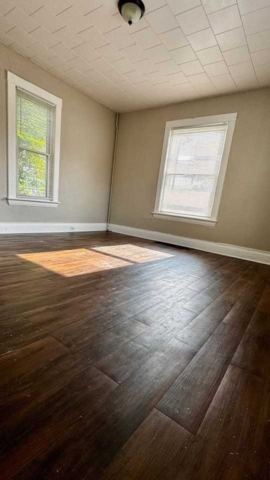 871 Wood St - Photo 4 of 20