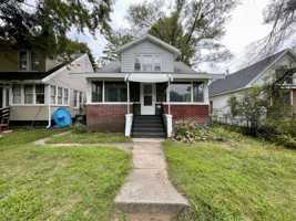 featured image of 839 W Larch Ave #1