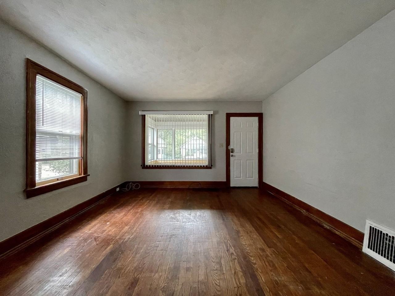 839 W Larch Ave #1 - Photo 4 of 18
