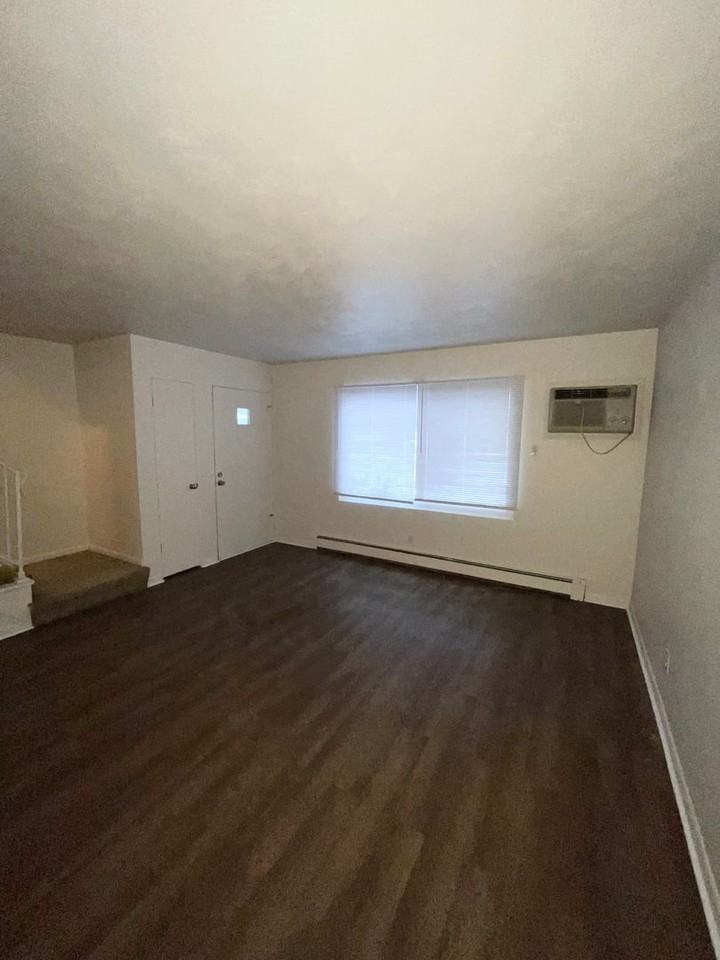 1924 Sunnyside Dr - Photo 3 of 14