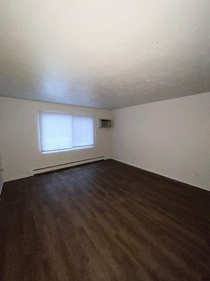 1924 Sunnyside Dr - Photo 4 of 14