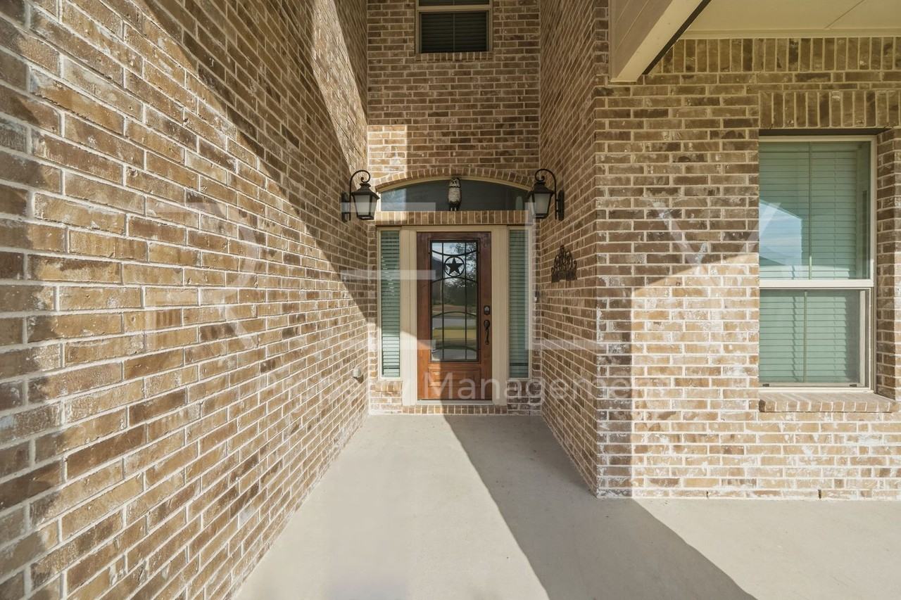 2512 Arno St - Photo 4 of 50
