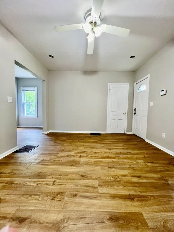 708 Elizabeth St - Photo 5 of 20