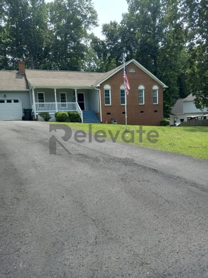2301 Brookforest Rd - Photo 2 of 8