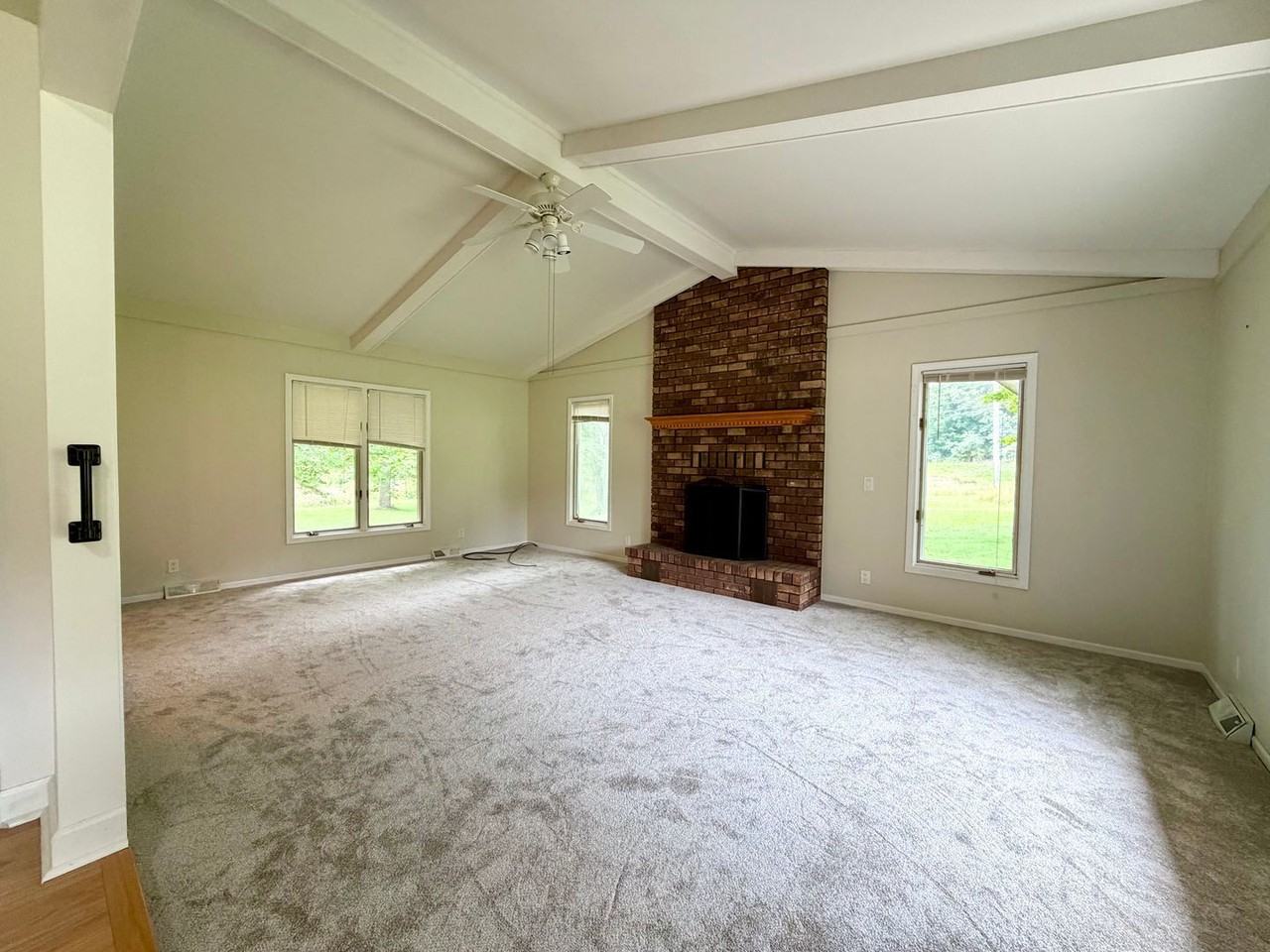 6330 Kies St Ne - Photo 4 of 14