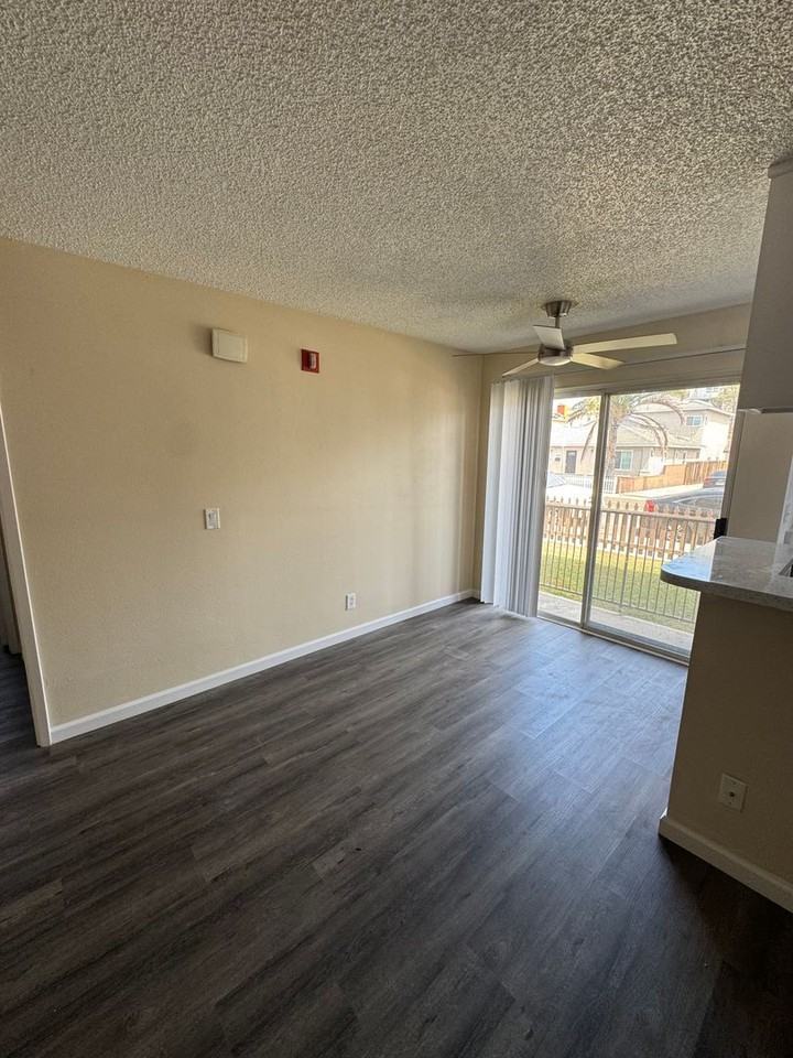 4828 - Photo 2 of 42