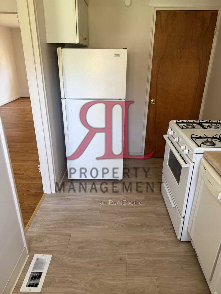 1799 Kings Ct #E - Photo 5 of 15