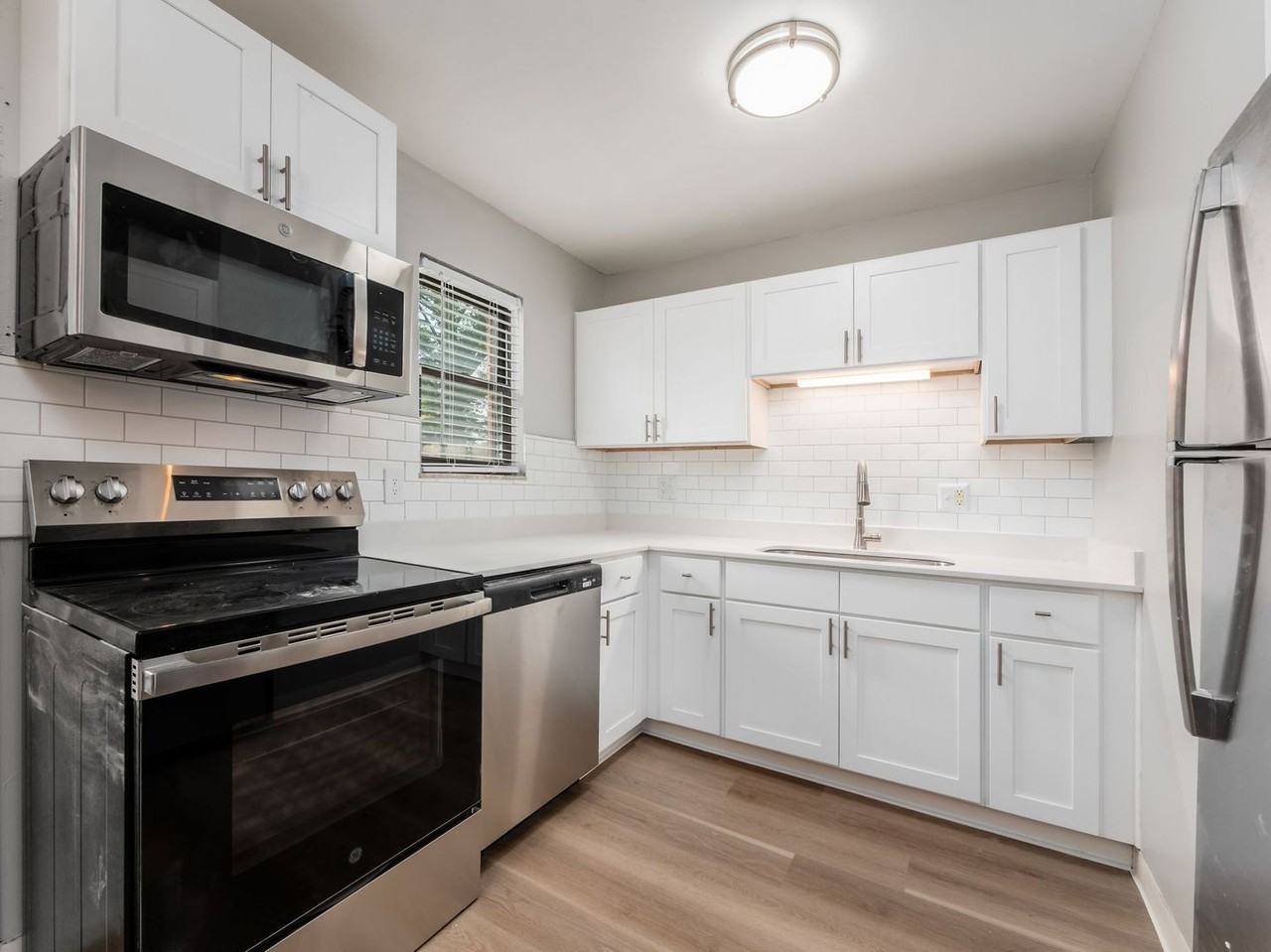 95 Illinois Ave - Photo 5 of 20