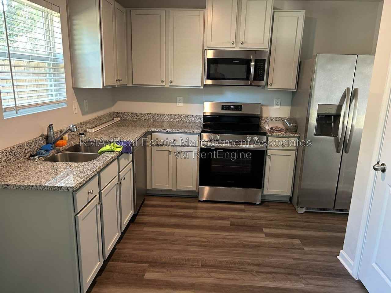 1804 Carrington Dr - Photo 3 of 8