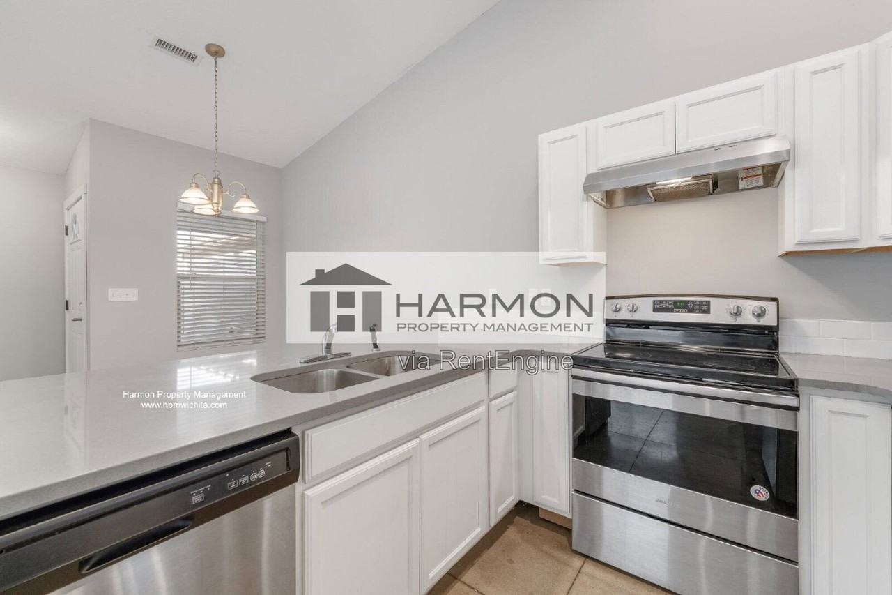 5326 N Hillside Ave #116 - Photo 4 of 15