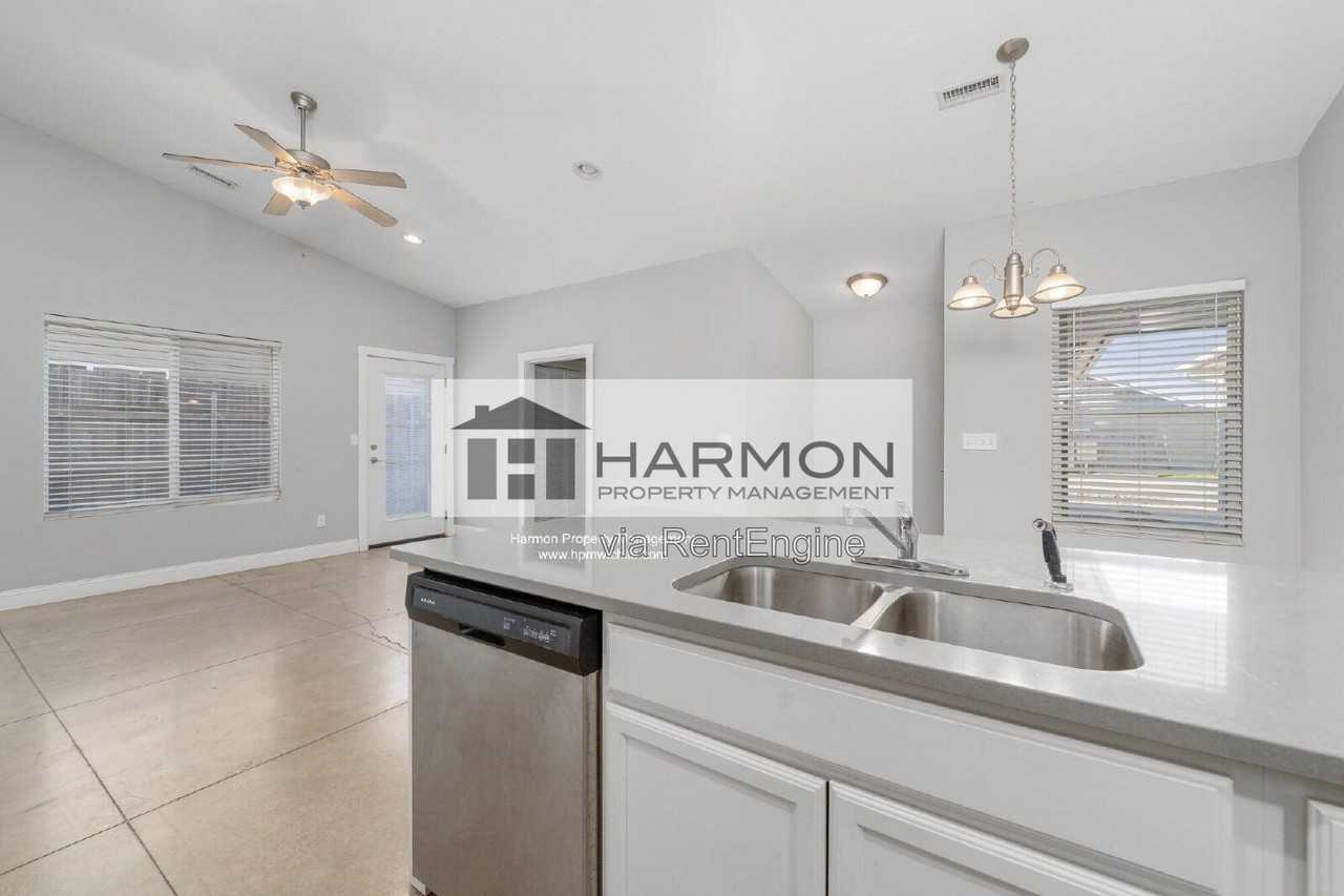 5326 N Hillside Ave #116 - Photo 5 of 15