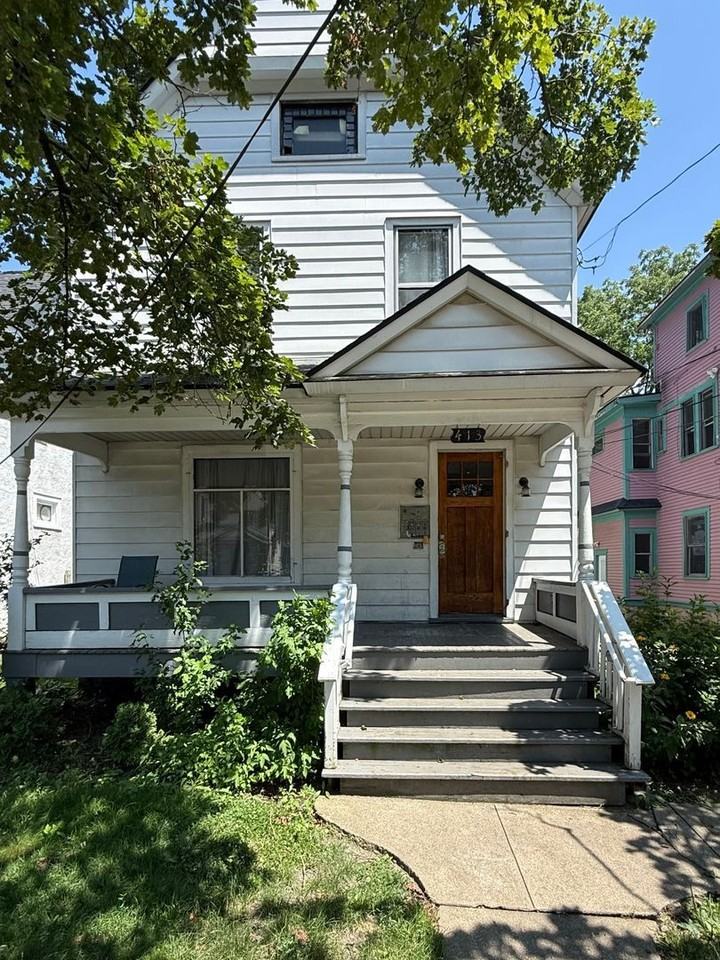 413 Locust St #1 - Photo 2 of 15