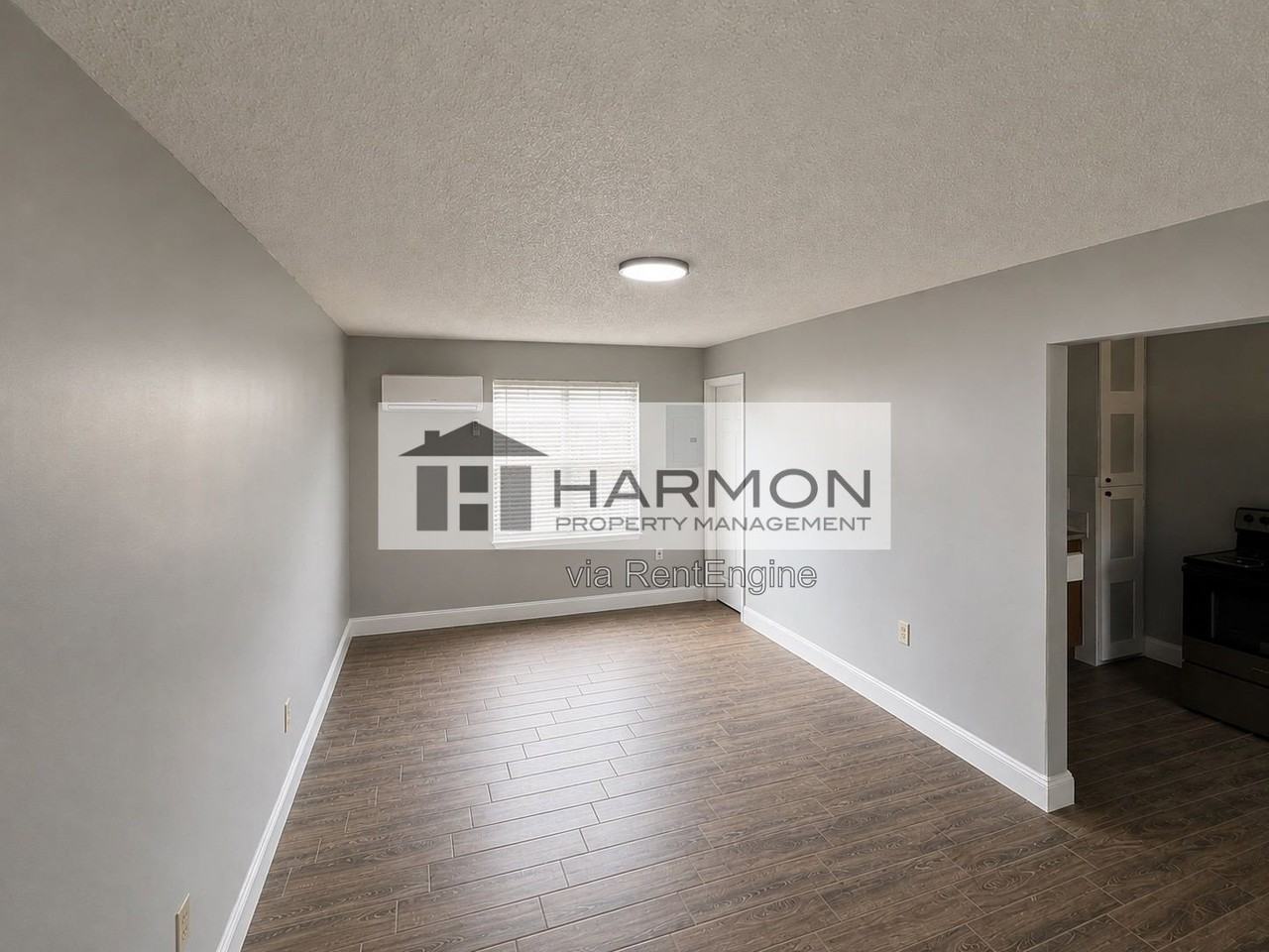 258 N Elizabeth St - Photo 2 of 4