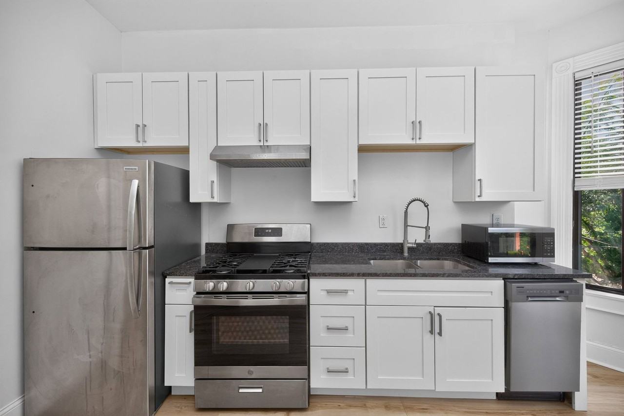 323 Park Ave - Photo 4 of 30