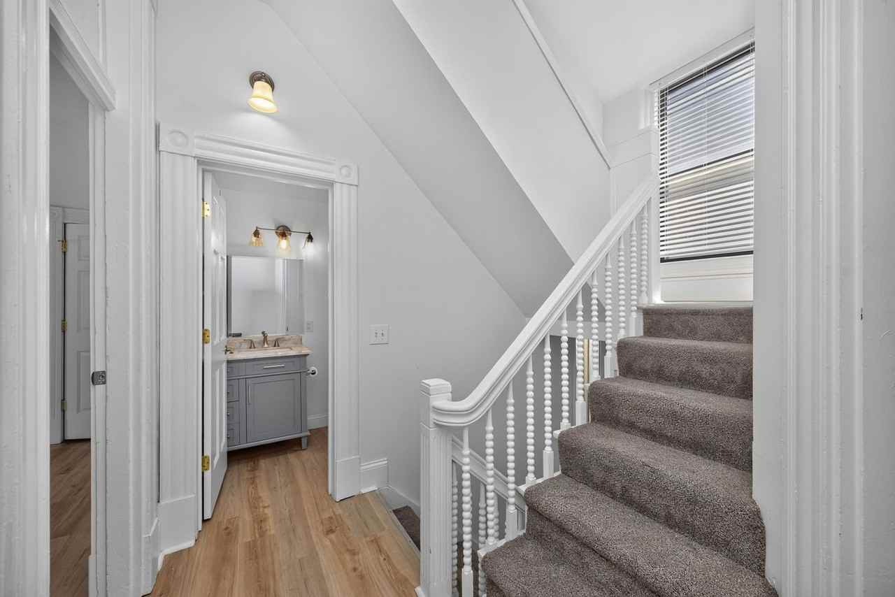 323 Park Ave - Photo 7 of 30