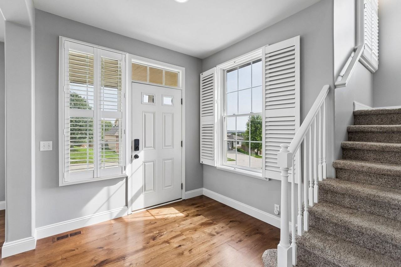 18353 Harney St - Photo 4 of 42