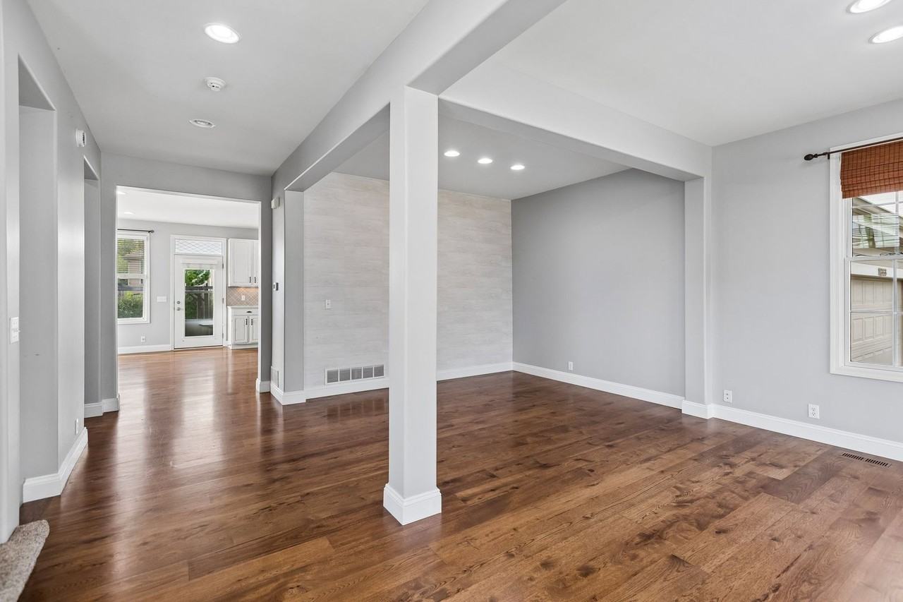 18353 Harney St - Photo 5 of 42