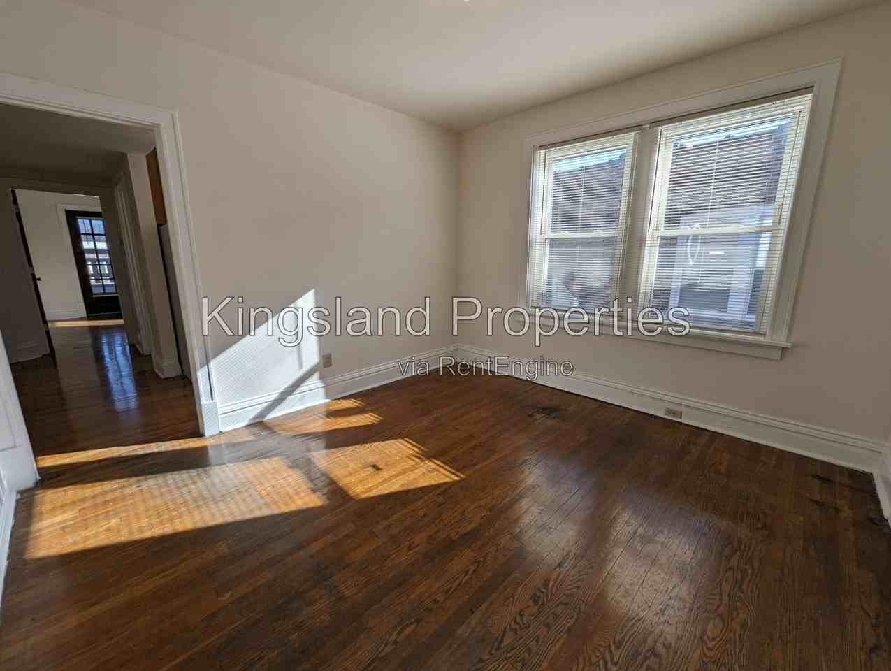 4943 Lindenwood Ave - Photo 4 of 12