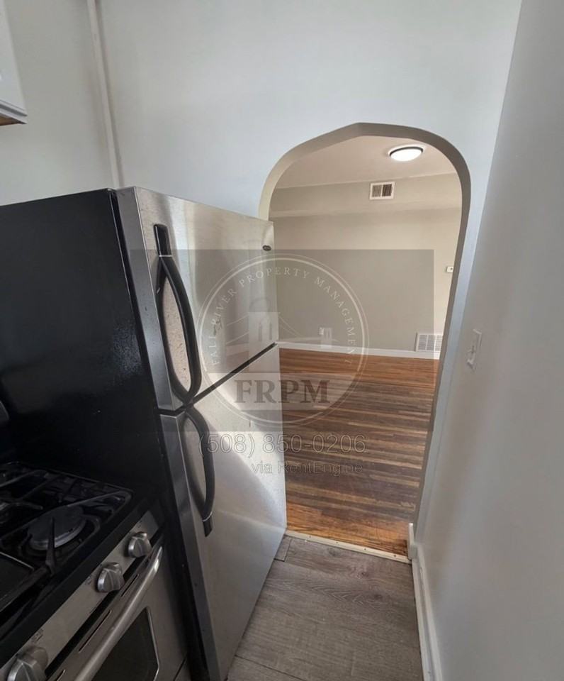 764 Plymouth Ave - Photo 3 of 22
