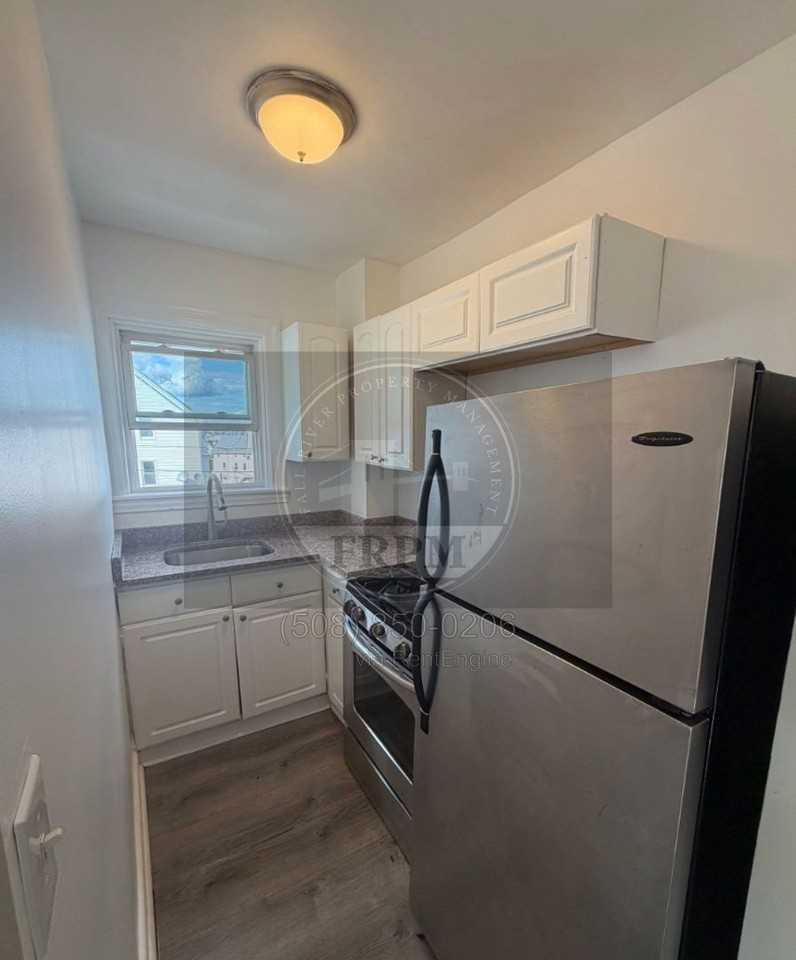764 Plymouth Ave - Photo 4 of 22