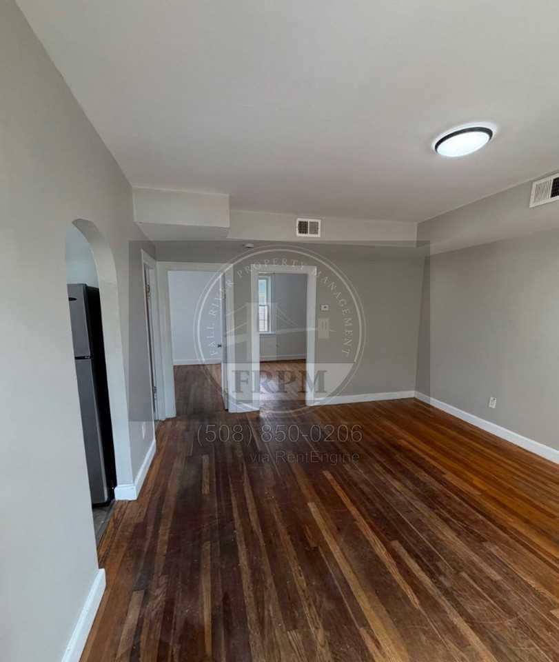 764 Plymouth Ave - Photo 5 of 22