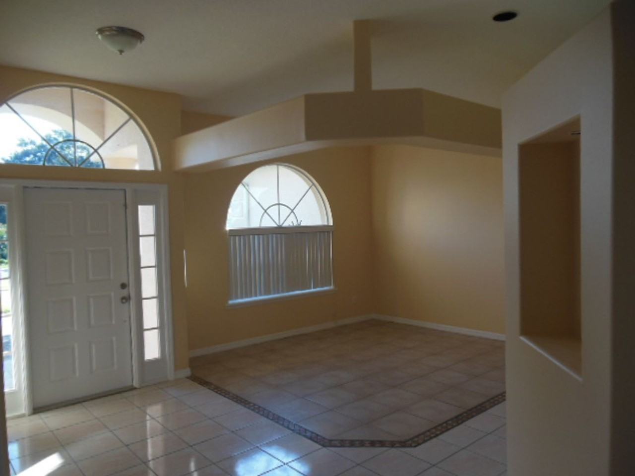 20225 Maxim Pkwy - Photo 2 of 17