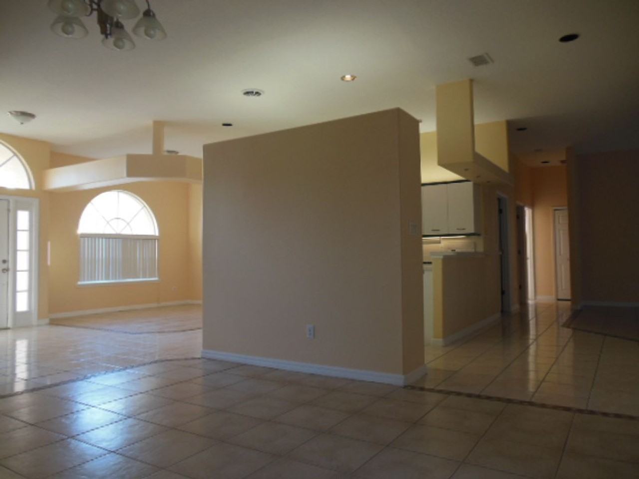 20225 Maxim Pkwy - Photo 3 of 17
