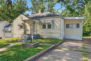 featured image of 575 Glorose Dr