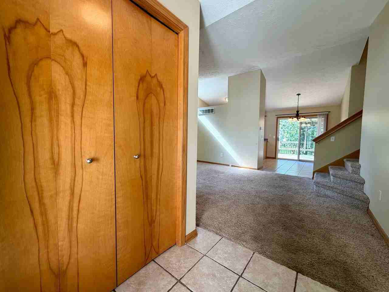 5653 E Grove Dr Se - Photo 3 of 28